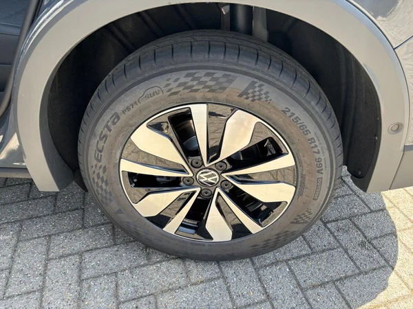 VOLKSWAGEN Tiguan (2026) — foto 16 van 24