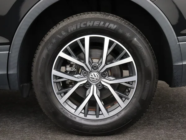 VOLKSWAGEN Tiguan (2019) — foto 7 van 28