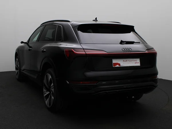 AUDI Q8 e-tron (2024) — foto 20 van 32