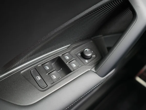 VOLKSWAGEN Tiguan (2025) — foto 9 van 24