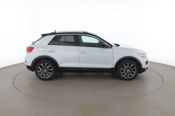 Volkswagen T-Roc (2018) — foto 13 van 16