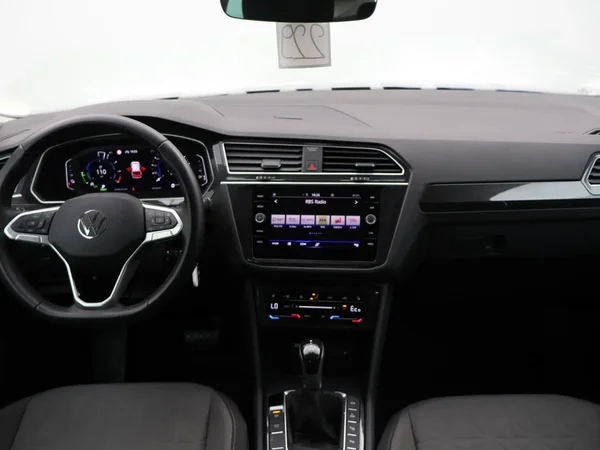 Volkswagen Tiguan (2022) — foto 17 van 27