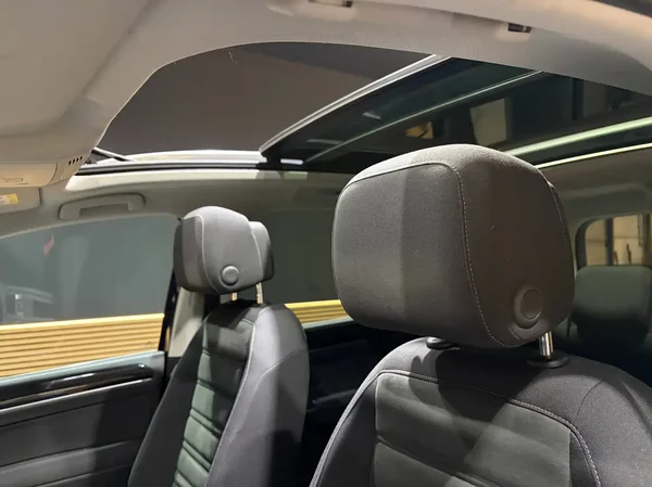 Volkswagen Touran (2016) — foto 27 van 27