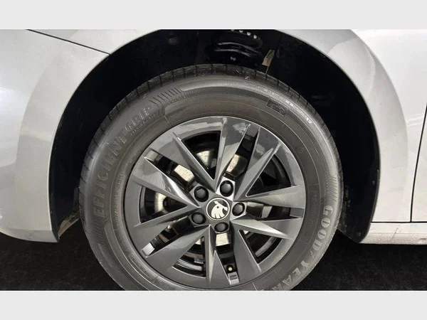 Skoda Fabia (2025) — foto 28 van 29