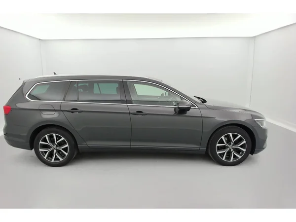 VOLKSWAGEN Passat Variant (2024) — foto 31 van 36
