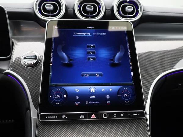 Mercedes-Benz GLC (2025) — foto 10 van 51