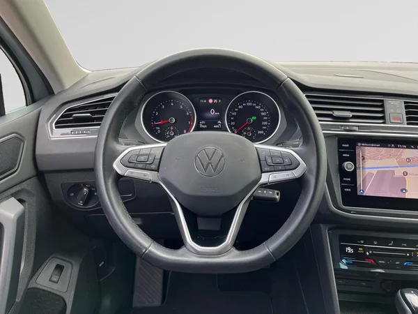 VOLKSWAGEN Tiguan (2021) — foto 2 van 22