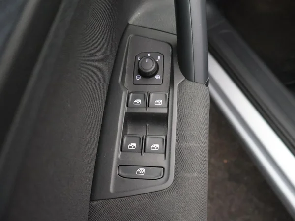 VOLKSWAGEN Tiguan eHybrid (PHEV) (2023) — foto 18 van 33