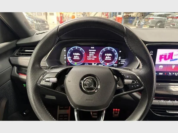 Skoda Octavia Combi (2023) — foto 6 van 28