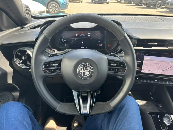 Alfa Romeo Junior (2025) — foto 14 van 15