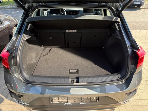 VOLKSWAGEN T-Roc (2020) — foto 13 van 21