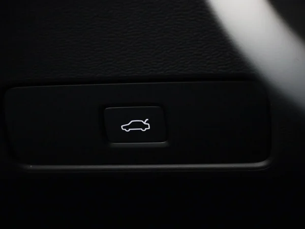 Volvo XC40 (2023) — foto 16 van 39