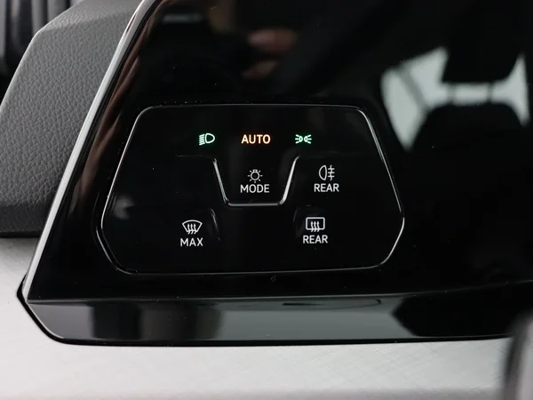 VOLKSWAGEN Golf (2024) — foto 19 van 28