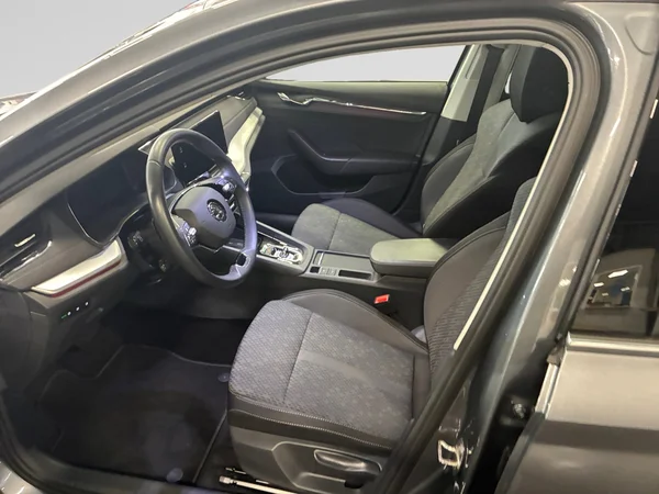 SKODA Octavia Combi (2024) — foto 11 van 24