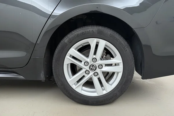 Toyota Corolla SW Hybrid (HEV) (2022) — foto 18 van 21