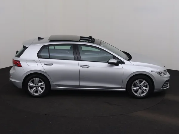 VOLKSWAGEN Golf (2021) — foto 26 van 30