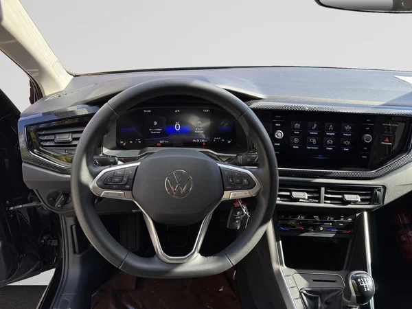 VOLKSWAGEN Polo (2023) — foto 13 van 16