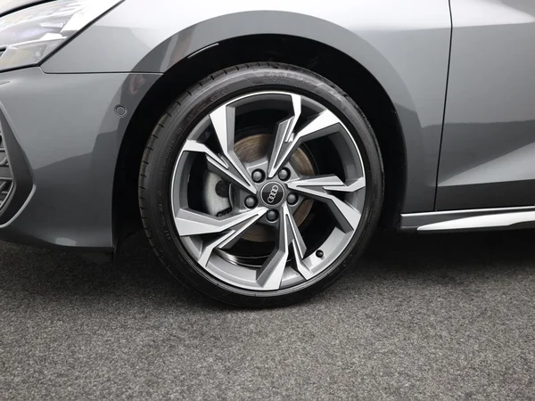 AUDI A3 Sedan (2025) — foto 3 van 21