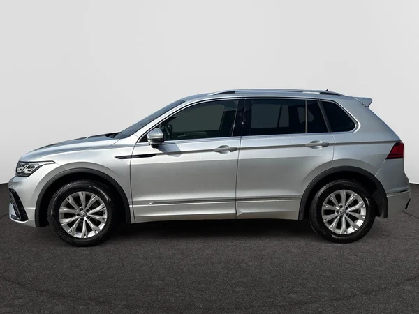 VOLKSWAGEN Tiguan (2021) — foto 12 van 24
