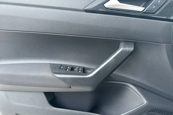 Volkswagen Taigo (2024) — foto 8 van 17