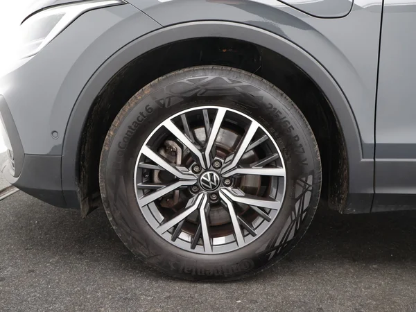 VOLKSWAGEN Tiguan eHybrid (PHEV) (2022) — foto 18 van 25