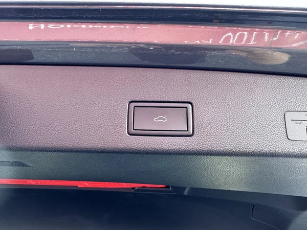 VOLKSWAGEN Golf VIII SW (2024) — foto 4 van 12