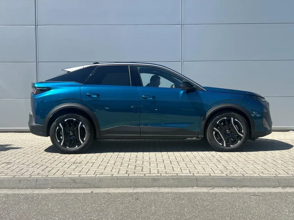 Peugeot e-3008 (2025) — foto 12 van 18
