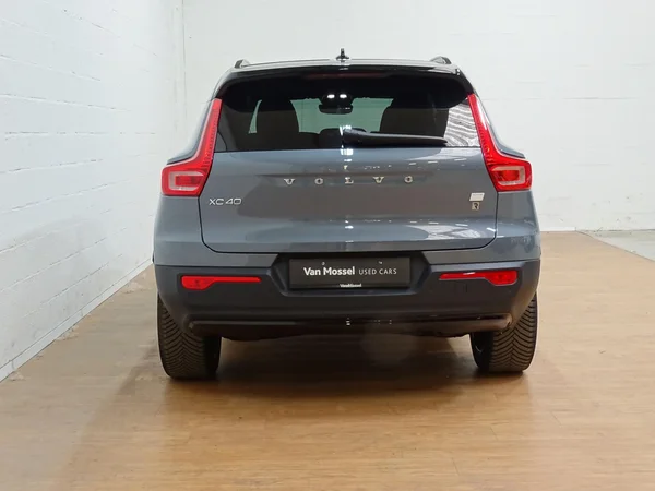 Volvo XC40 (2023) — foto 2 van 28