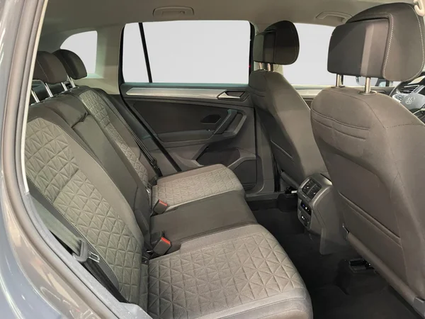 VOLKSWAGEN Tiguan (2022) — foto 19 van 24