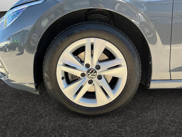 VOLKSWAGEN Golf VIII SW (2024) — foto 14 van 22
