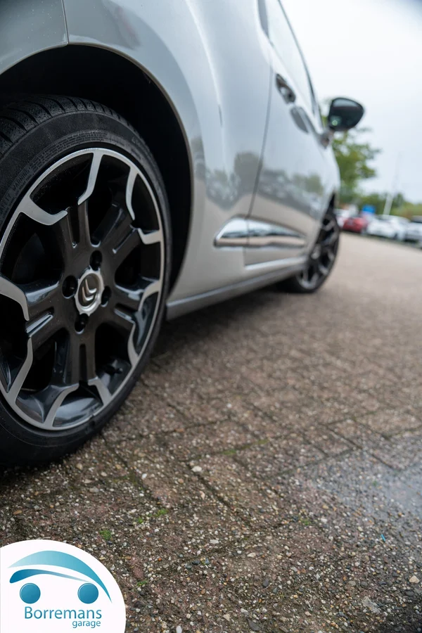 Citroen DS3 (2015) — foto 11 van 37