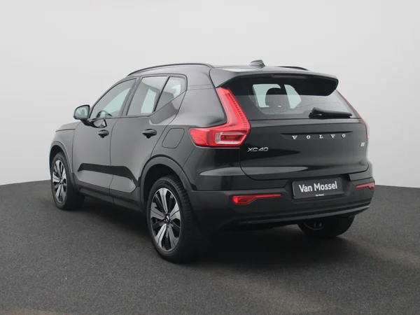 Volvo XC40 (2023) — foto 12 van 41