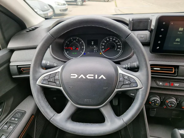 DACIA Sandero Stepway (2023) — foto 8 van 22