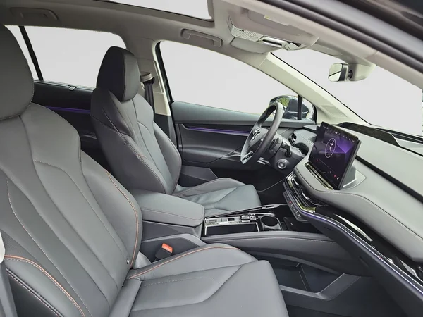 SKODA Enyaq (2024) — foto 3 van 29