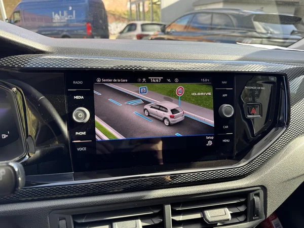 VOLKSWAGEN Polo (2023) — foto 6 van 16