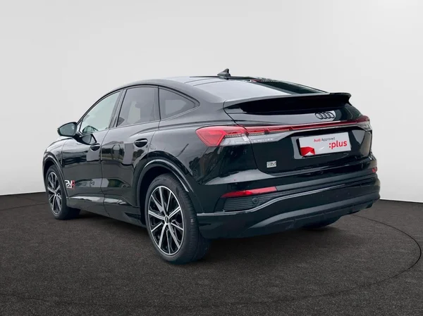 AUDI Q4 Sportback e-tron (2025) — foto 8 van 15