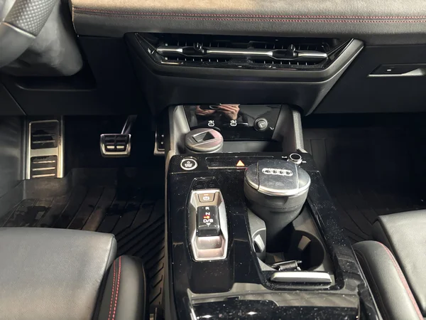 AUDI Q6 e-tron (2025) — foto 2 van 22