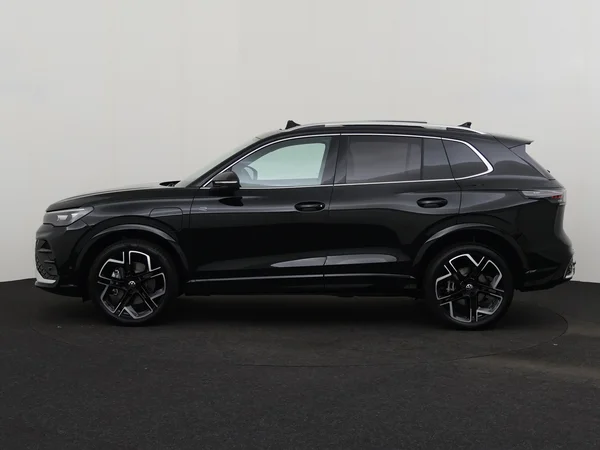 VOLKSWAGEN Tiguan (2025) — foto 12 van 35