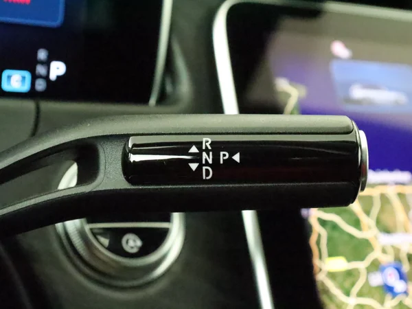 MERCEDES E 220 (2024) — foto 4 van 30