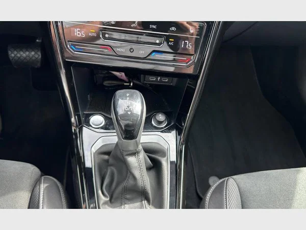 Volkswagen T-Roc (2023) — foto 11 van 29