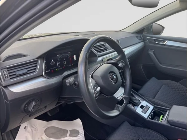 SKODA Superb Combi (2024) — foto 9 van 18