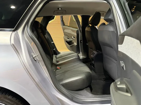 Peugeot 308 (2023) — foto 13 van 26