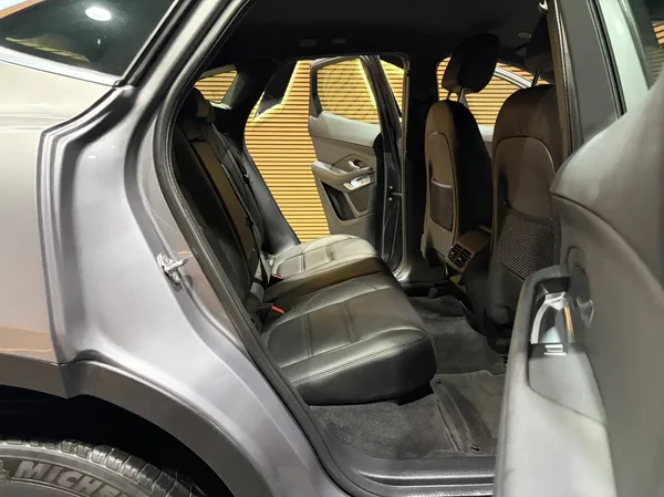 Jaguar E-Pace (2021) — foto 13 van 26
