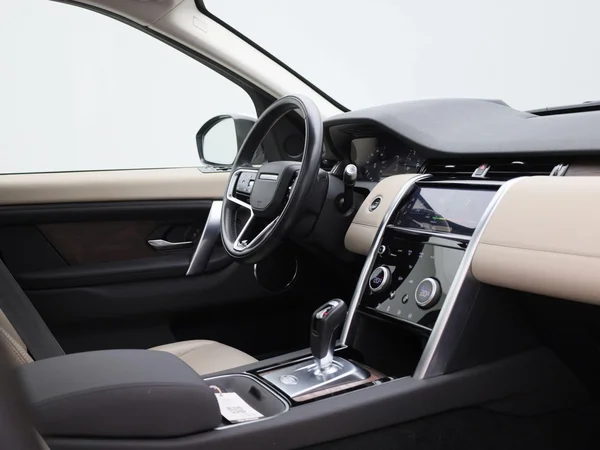 Land Rover Discovery Sport (2021) — foto 32 van 50