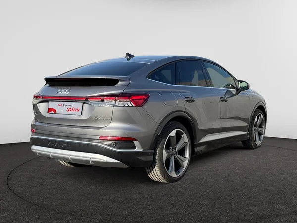 AUDI Q4 Sportback e-tron (2025) — foto 12 van 22