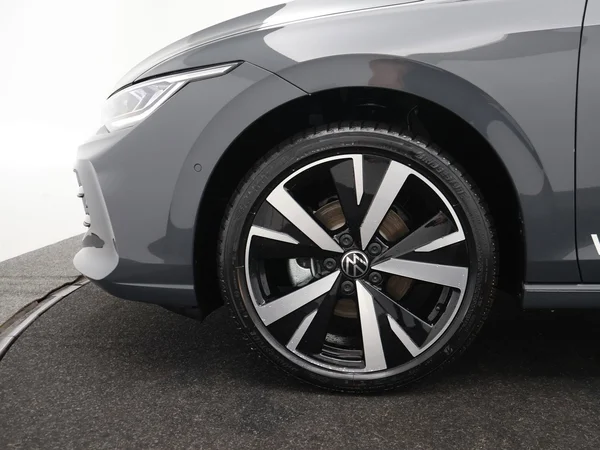 VOLKSWAGEN Golf VIII (2026) — foto 16 van 23