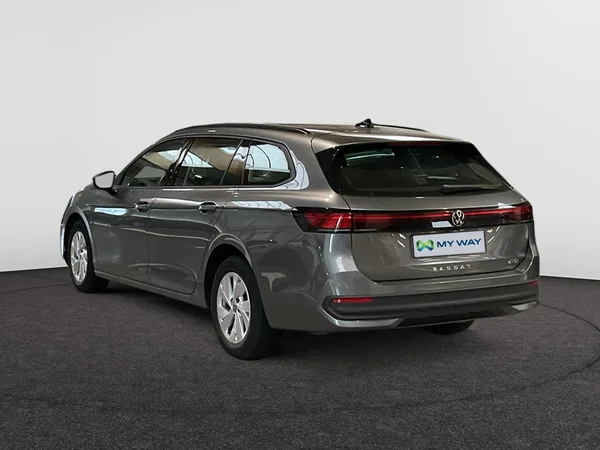 VOLKSWAGEN Passat SW (2024) — foto 18 van 24