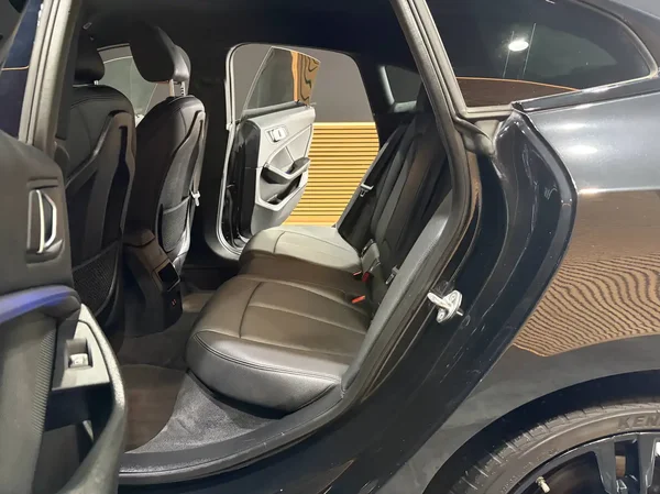 Bmw 218 (2021) — foto 11 van 24