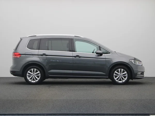 VOLKSWAGEN Touran (2016) — foto 15 van 17
