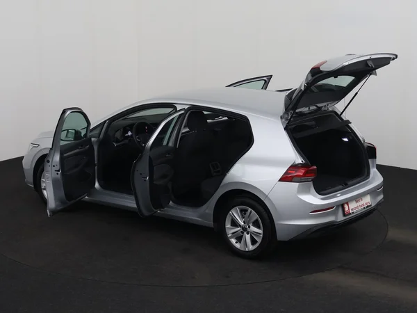 VOLKSWAGEN Golf (2024) — foto 26 van 27